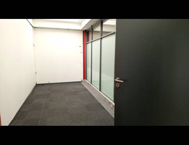 220M² OFFICE TO LET IN NDABENI